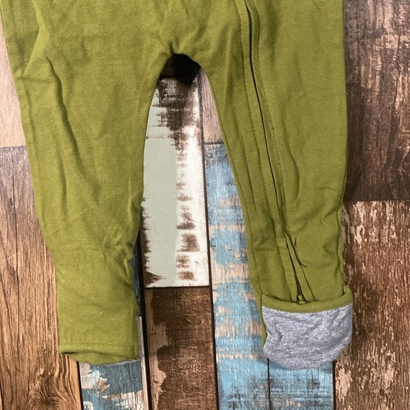 Robeez Dino 🦖 onsie with rollable feet and hands - Picture 2 of 16